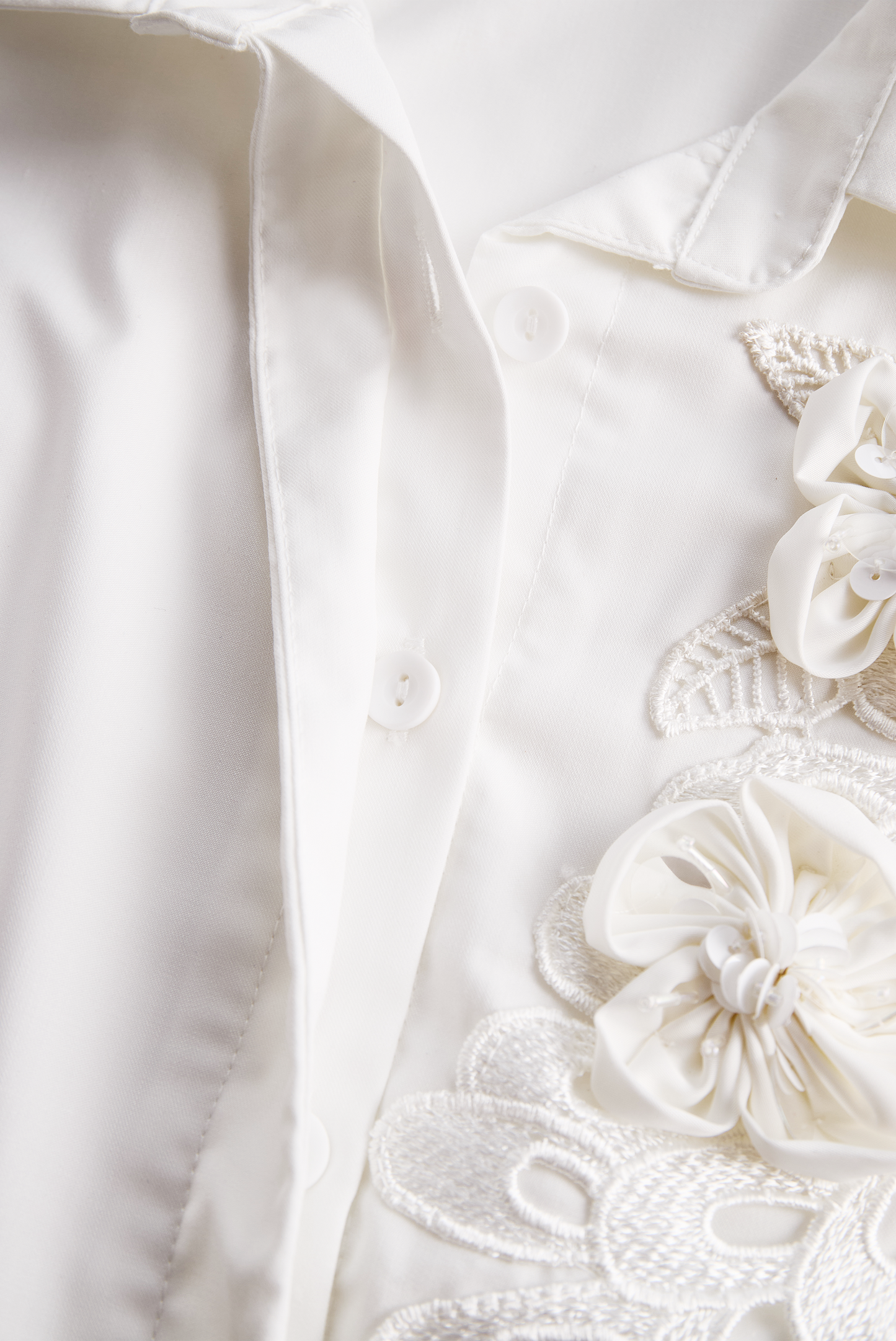 Sleeveless Shirt with 3D Floral Appliqu¨¦