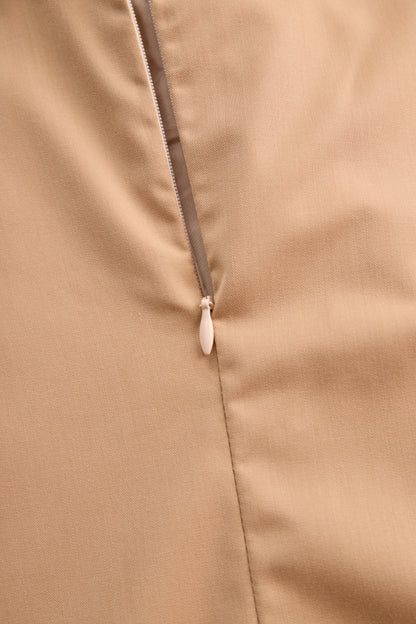 Stylish Sleeveless Halter Blouse with Neck Tie Detail