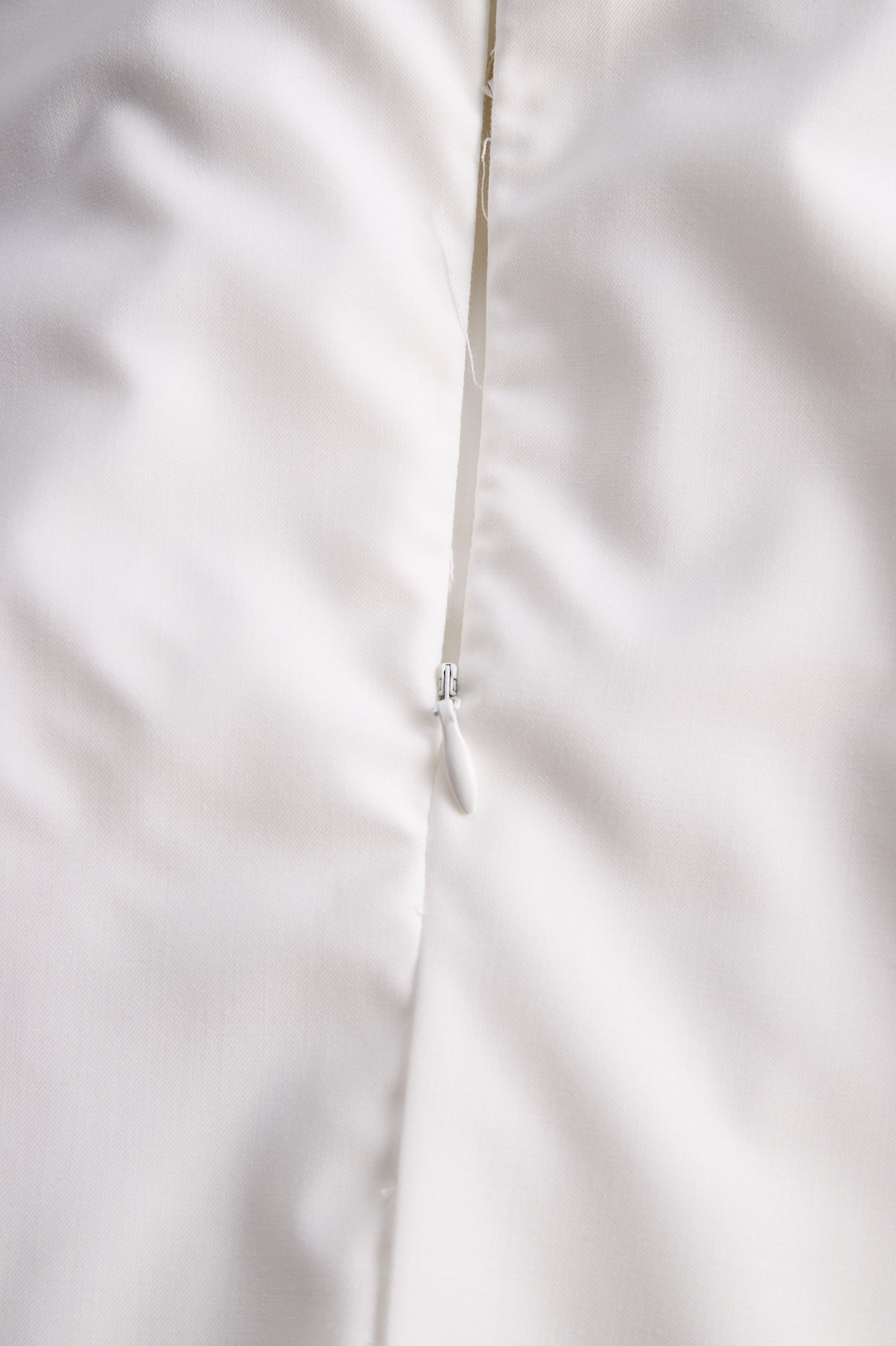 Stylish Sleeveless Halter Neck Blouse With Bold Contrast Trim