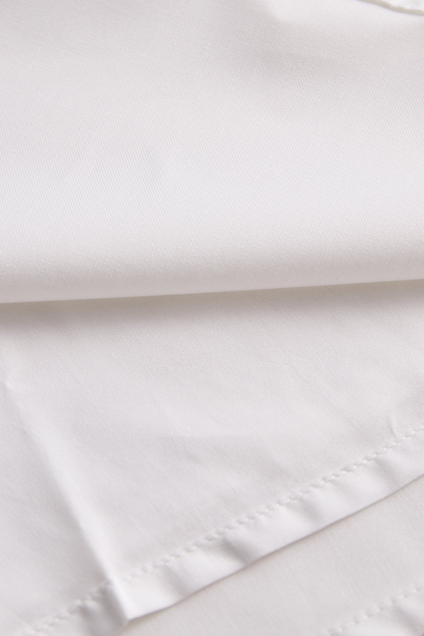 Stylish Sleeveless Halter Neck Blouse With Bold Contrast Trim